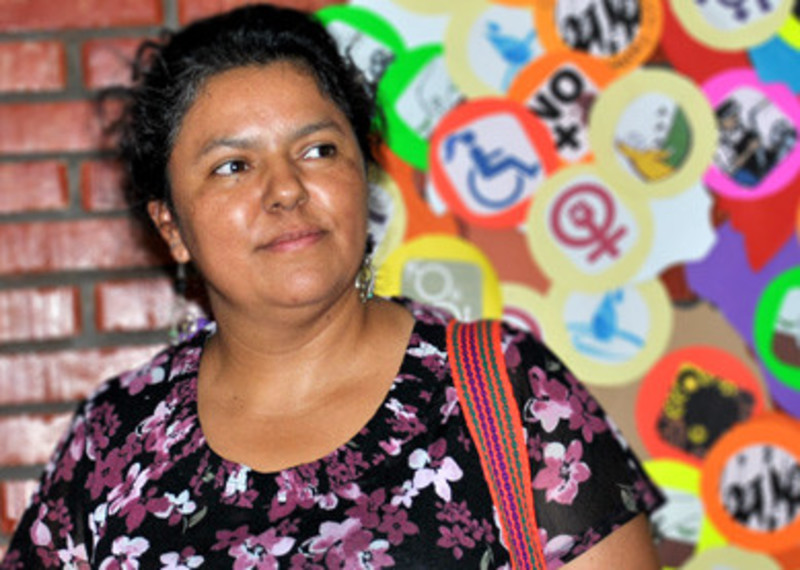 قتلت بيرتا كاسيريس، زعيمة أحد المجتمعات الأصلية بهندوراس، في الثالث من آذار 2016.