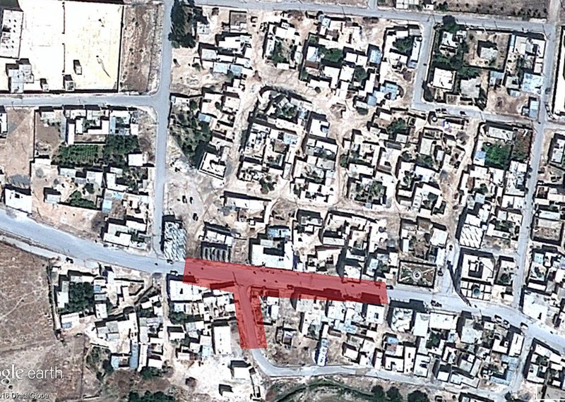 موقع تعرض للقصف (مظلل بالأحمر) في قرية الغندورة، بالقرب من منبج، محافظة حلب   © DigitalGlobe/Google Earth. Graphic produced by Amnesty International