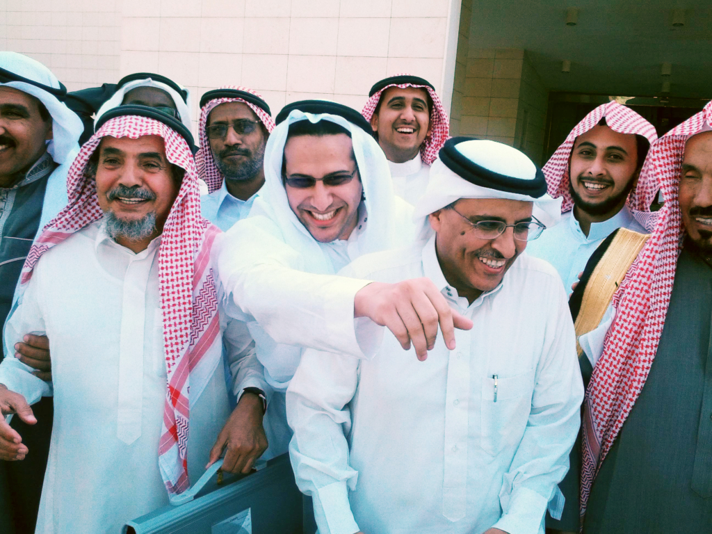 اعضاء جمعية حسم، في الأمام ومن اليسار، عبد الله الحامد، وليد أبو الخير، محمد القحطاني - صورة خاصة