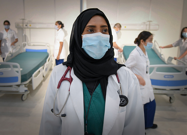 الطاقم الطبي في دبي بالإمارات العربية المتحدة في 14 أبريل/نيسان 2020. Photo by KARIM SAHIB / AFP.