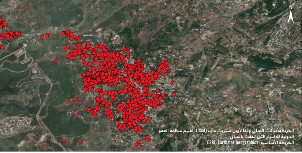 النقاط الحمراء التي أضيفت على صورة القمر الصناعي لعيتا الشعب تُظهر أن عدد المباني التي تم تدميرها يفوق عدد الأهداف العسكرية المزعومة التي نشرها الجيش الإسرائيلي.
