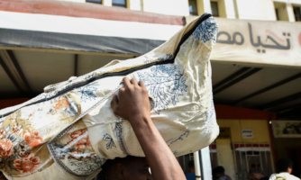 مصر: لاجئون يُضطرون للاختباء وسط حملة قمع تشمل اعتقالات تعسفية وعمليات ترحيل غير مشروعة