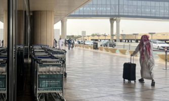 السعودية: سجن زوارٍ للسعودية بسبب منشورات على وسائل التواصل الاجتماعي