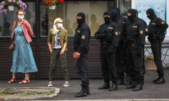 Беларусь: Жанчына ненавісніцтва і дыскрымінацыя ў аснове брыдкай кампаніі супраць актывістаў напярэдадні выбараў