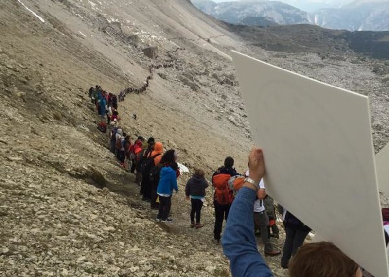 On 13 September, 2,500 people formed a human chain in the Dolomites to call for more protection for refugees trying to reach Europe, Italy © Amnesty International