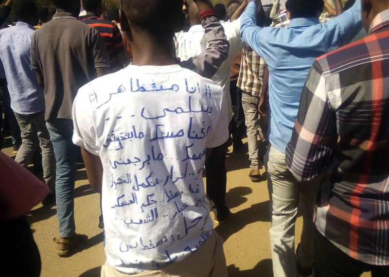 The writing on the shirt in Arabic reads: 'I am a pacifist demonstrator'. ©AFP/Getty Images