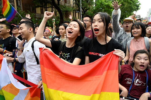 Supporters of same-sex marriage celebrate outside the parliament in Taipei on May 17, 2019  @Getty