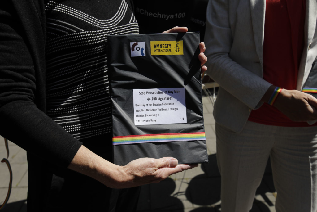 In the Netherlands, Amnesty activists handed in 44,700 signatures demanding an end to the persecution