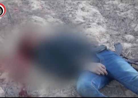 Corpse displaying same body posture and clothes then the person being exectued while in custody of armed forces. Rifle is seen next to body, which was absent at the moment person was executed. Screenshot taken from MoD video at 1:44min.