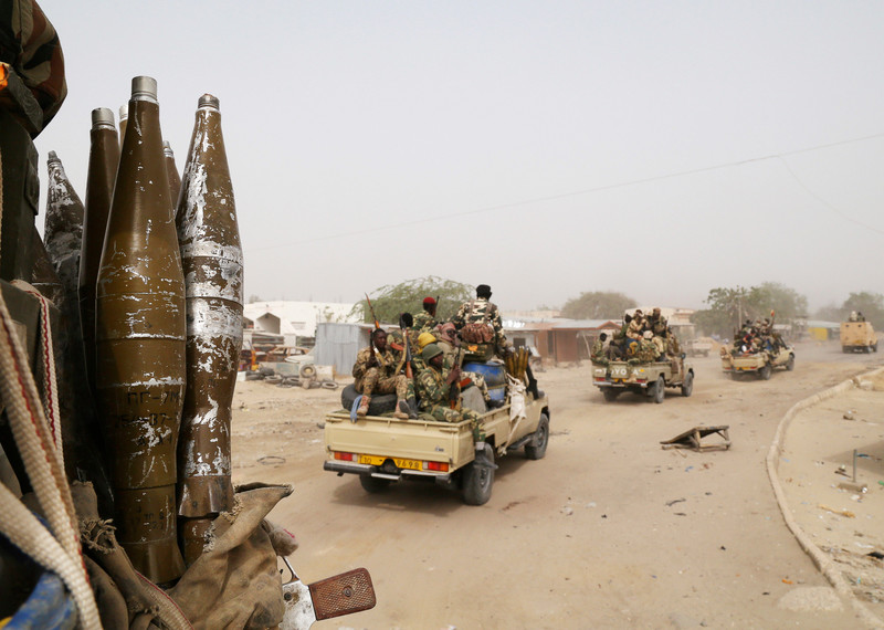 Chadian soldiers drive through Gambaru, a town in north-eastern Nigeria, 26 February 2015. Neighbouring Niger, Cameroon and Chad have launched a regional military campaign to help Nigeria defeat the armed group Boko Haram. © REUTERS/Emmanuel Braun