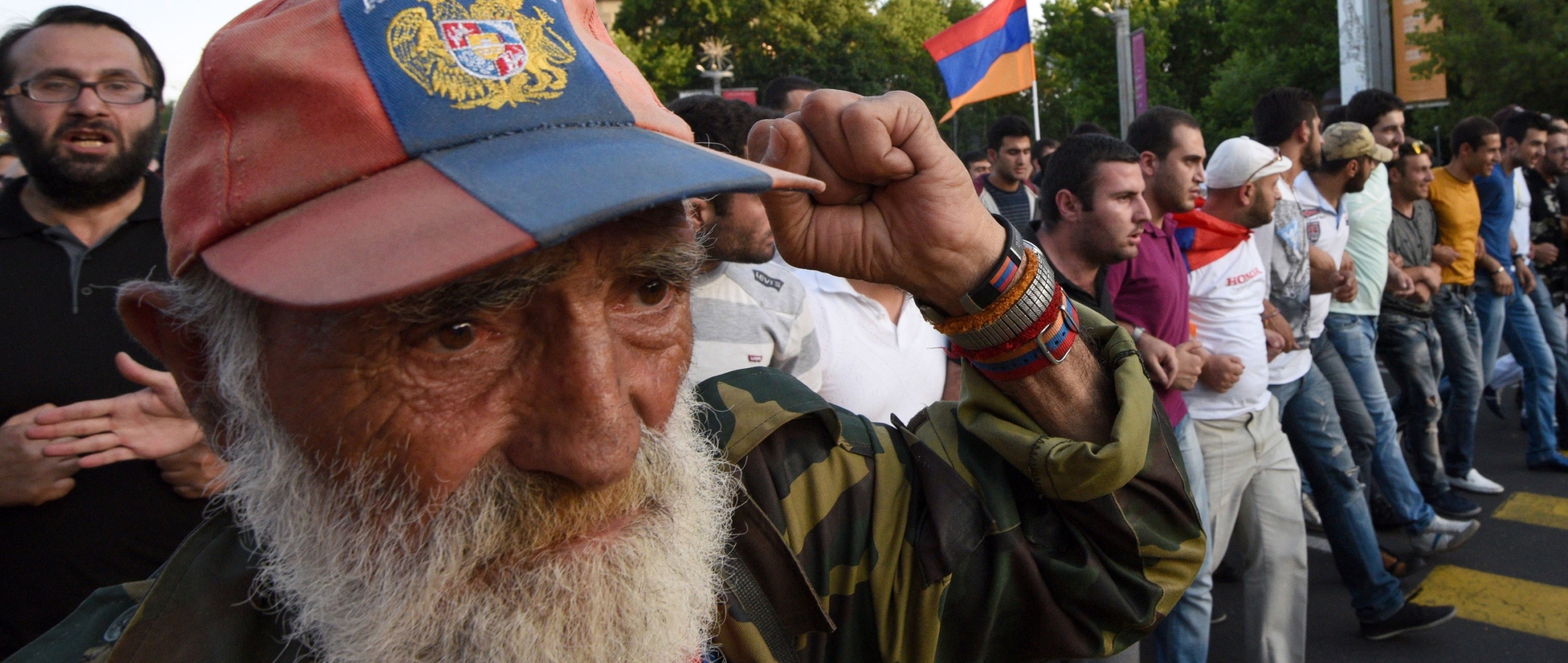 Армяне рост. Армения люди. Армяне народ. Ереван люди. Народ Армении фото.