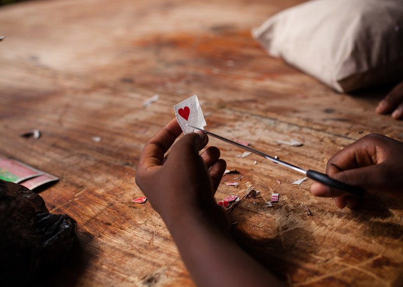 Cutting out shapes to decorate the crèche at a shelter for survivors of unwanted pregnancy, rape and early and forced marriage in Burkina Faso. © Sophie Garcia/Corbis for Amnesty International