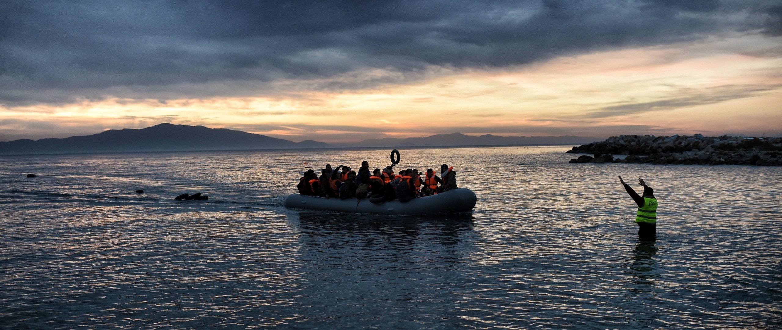 Greece: “Floating wall” to stop refugees puts lives at risk - Amnesty ...