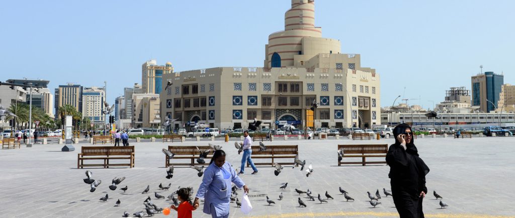 A domestic worker escorts a child in Doha, Qatar. © Joerg Boethling/Alamy Stock Photo