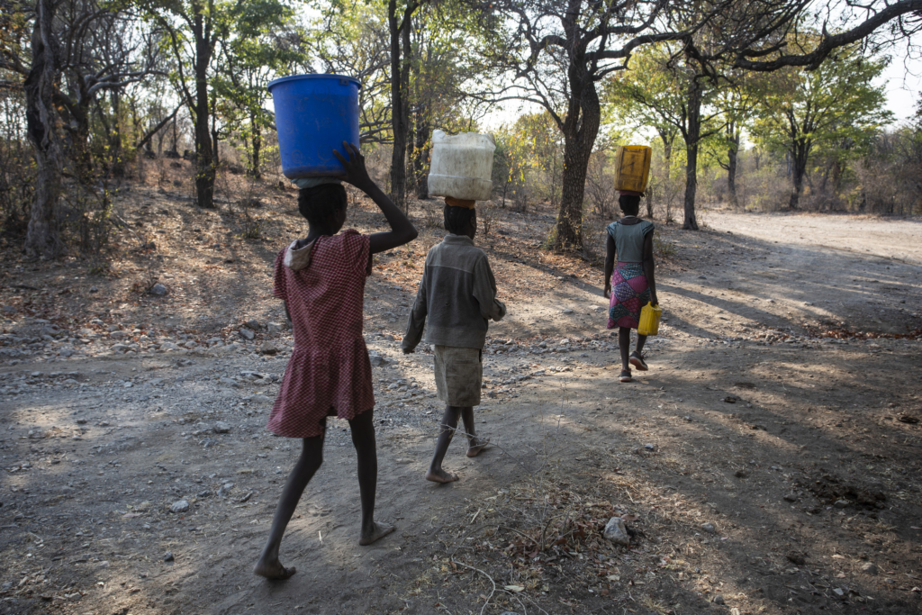 Pastoralists fetching water in the Gambos. © Amnesty International