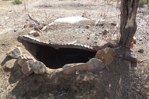For 20 months, the Sudanese army’s indiscriminate bombing of Southern Kordofan’s Nuba Mountains region has forced civilians to hide in makeshift shelters like this foxhole © Amnesty International.