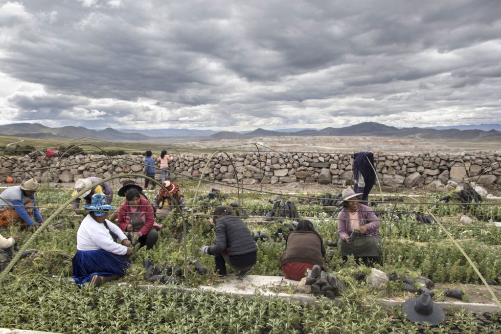 Women working in the community of Cala Cala with the Tintaya-Antacapay Mine in the background 

 

Photo: Nataniel Furgang / Amnesty International, 2017