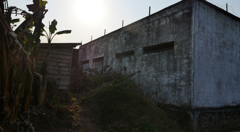 Back of the perimeter wall at Farafangana prison. The prisoners escaped through the recess at the back on 23 August 2020.