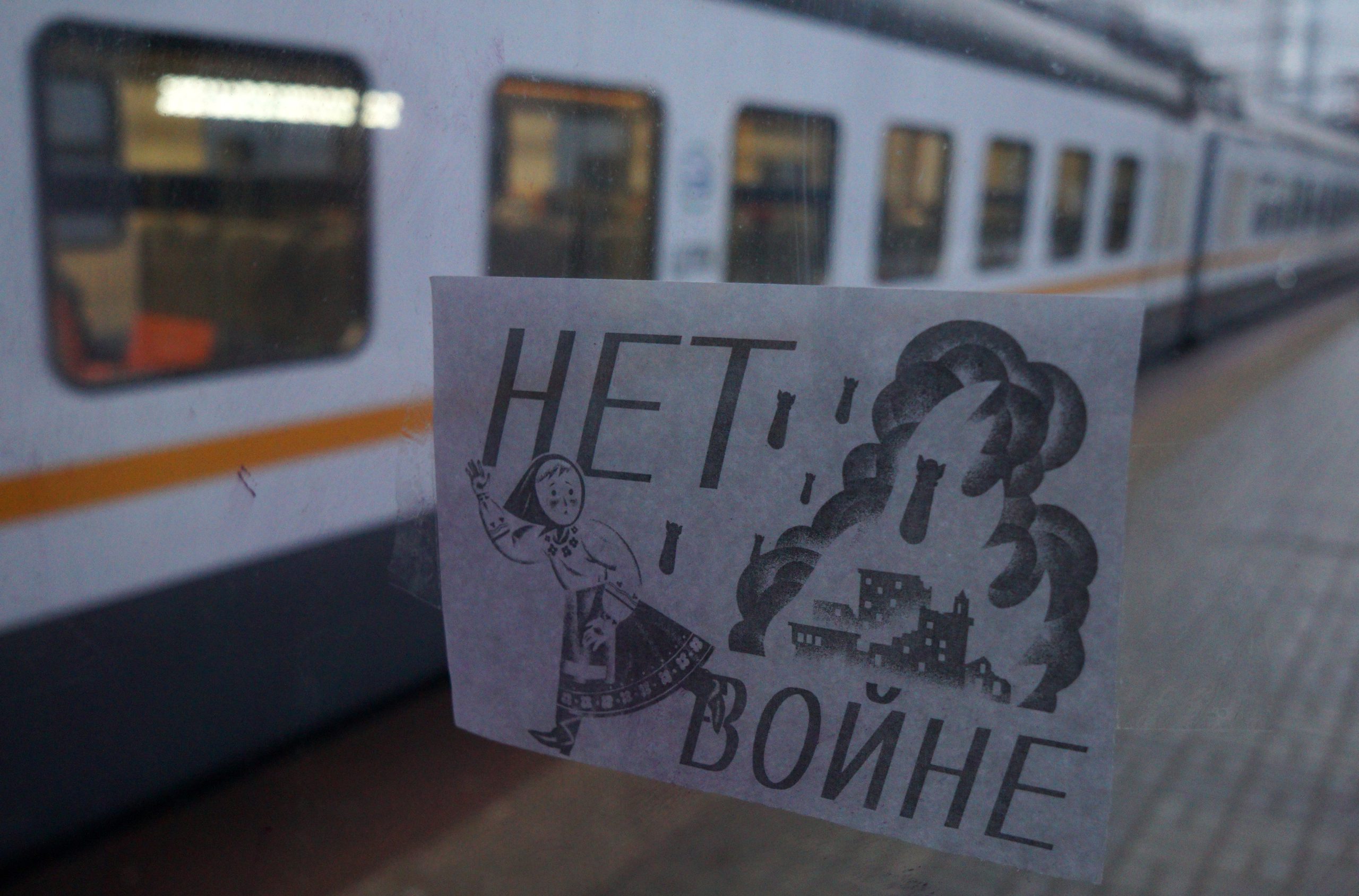 For Russians living abroad and denouncing Ukraine's invasion, a new flag symbolizes opposition to Putin · Global Voices