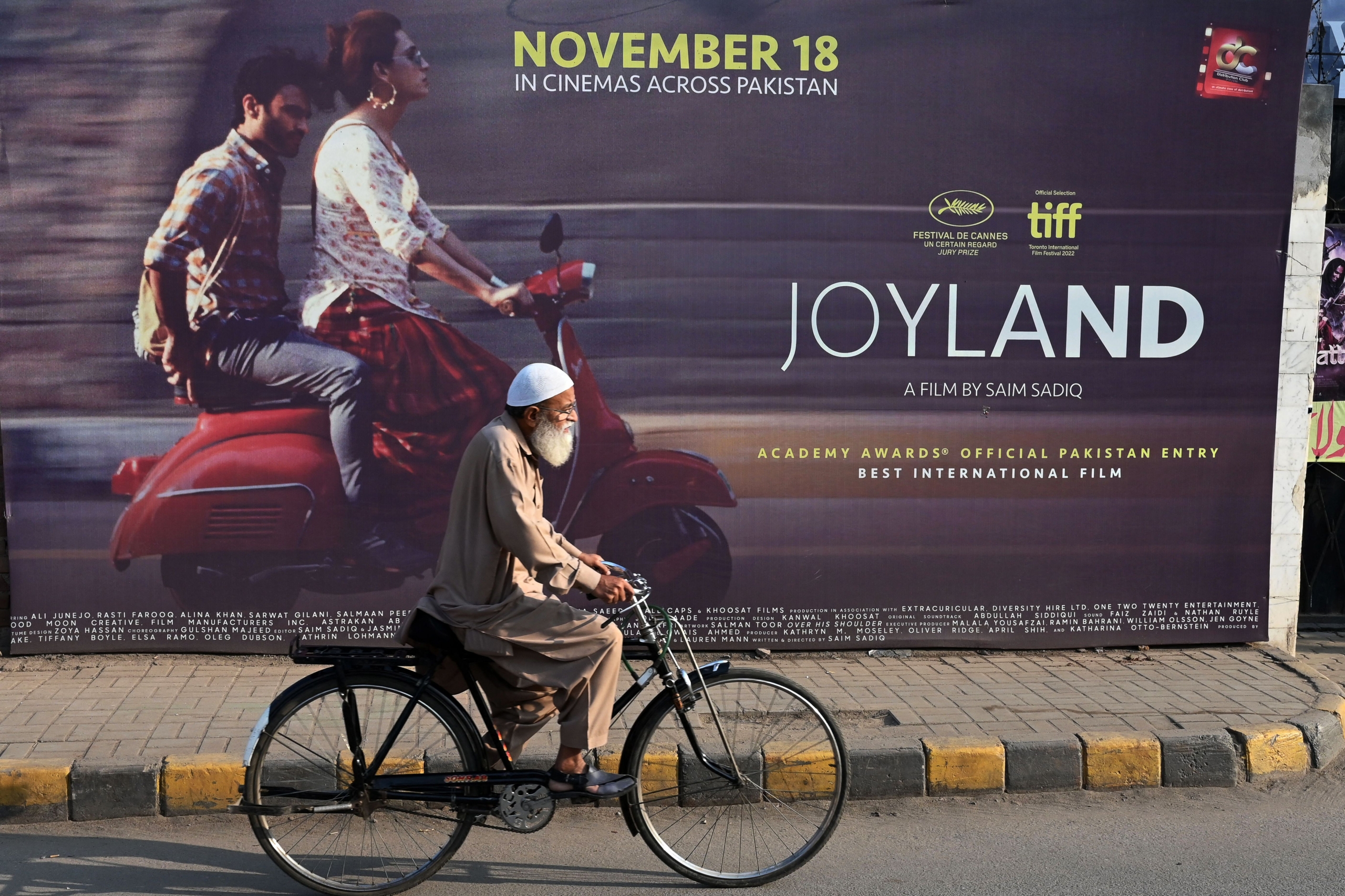 Pakistan: Ban on film Joyland showcasing transgender character must be  reversed immediately - Amnesty International