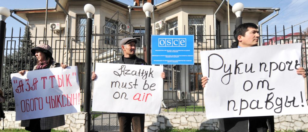 Photo of Kirgizsko: Vládny krok k zrušeniu rozhlasovej stanice je poslednou ranou pre slobodu prejavu