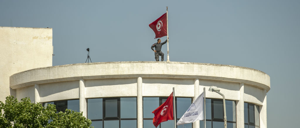 Tunisia: Convictions of six civilians by military courts must be quashed