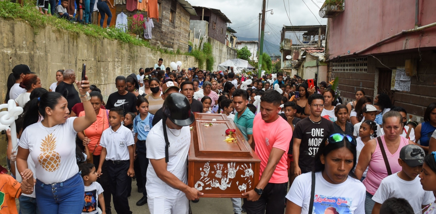 Friends and relatives carry the coffin of Yadimar Sierra, while heading to her funeral from Petare neighbourhood in Caracas, to the cemetery in Guarenas, Miranda state, Venezuela.