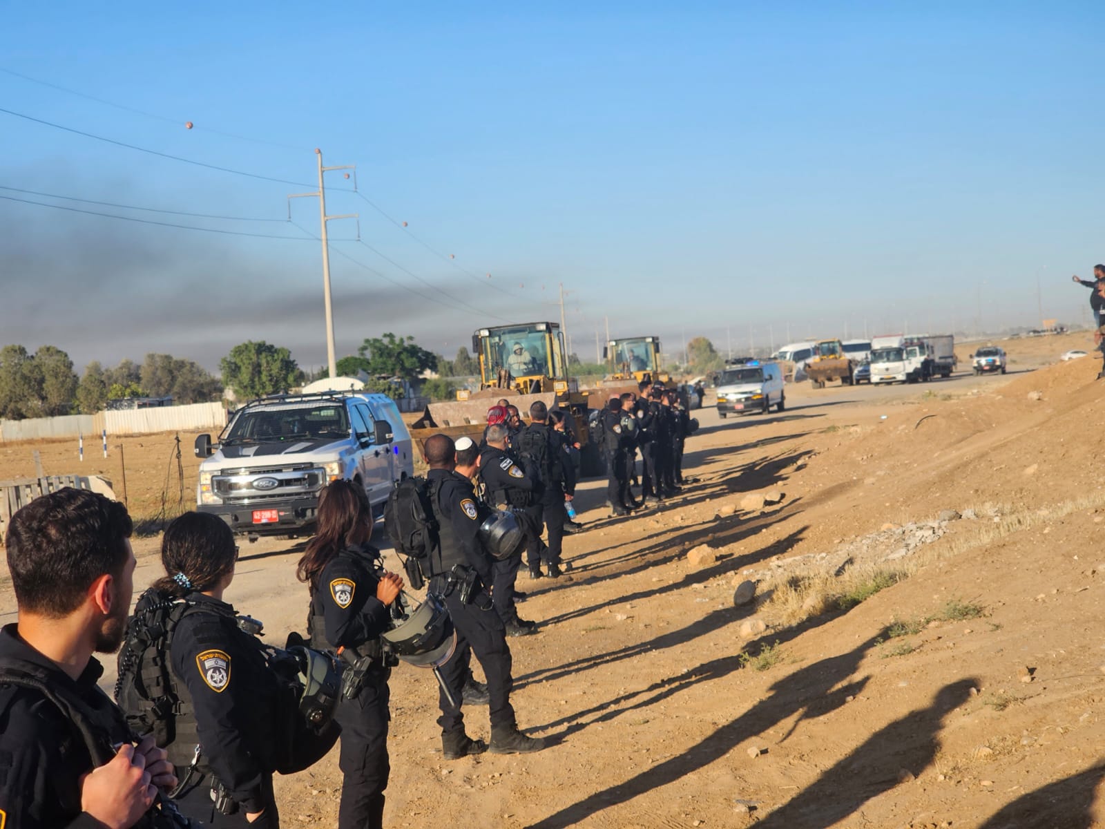 Hyper-militarized Israeli police units storming Wadi al-Khalil to bulldoze homes of Palestinians- Bedouins