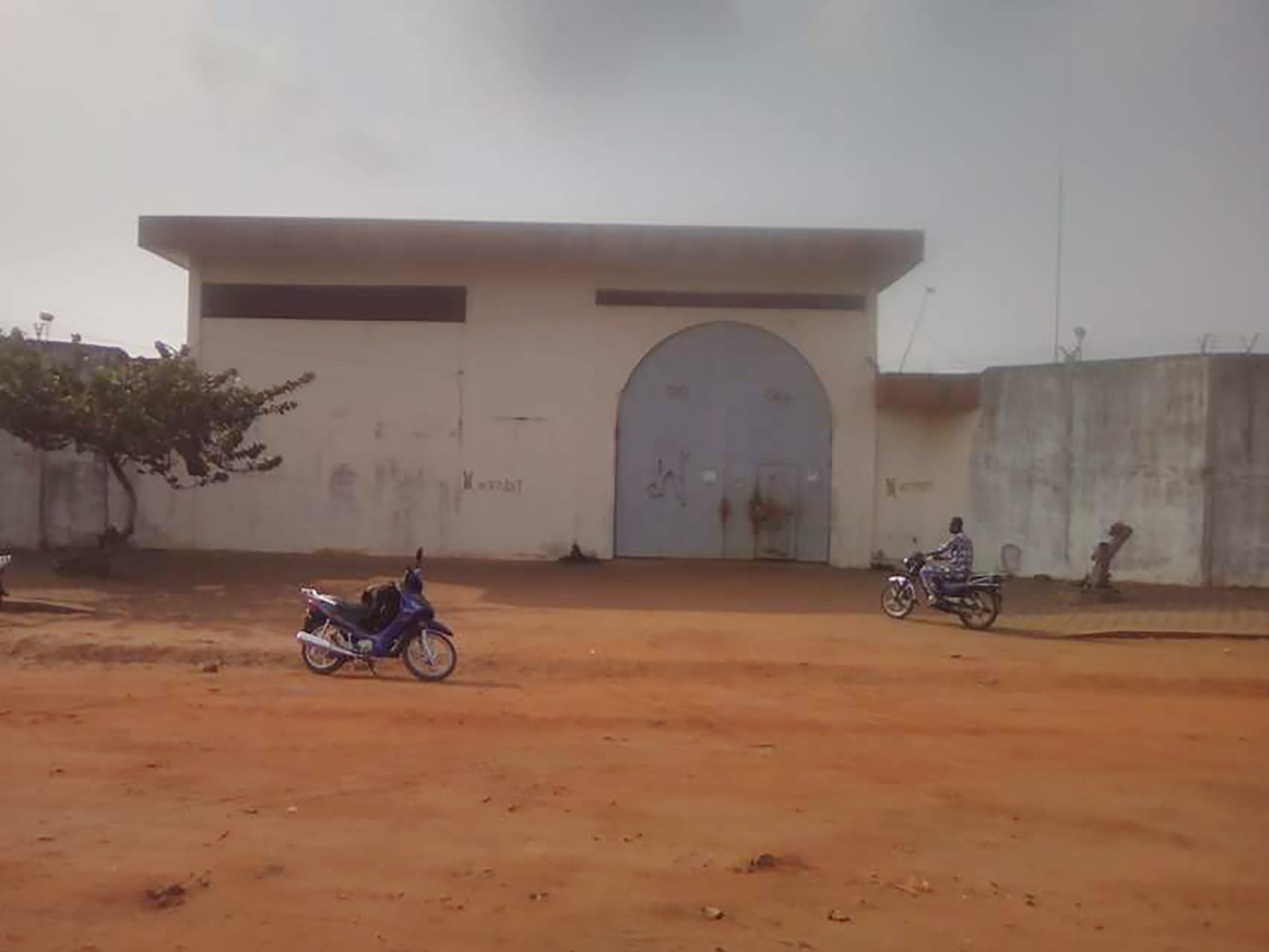 Benin: Prisoners penned into overcrowded, dirty cells denied healthcare amid heatwave