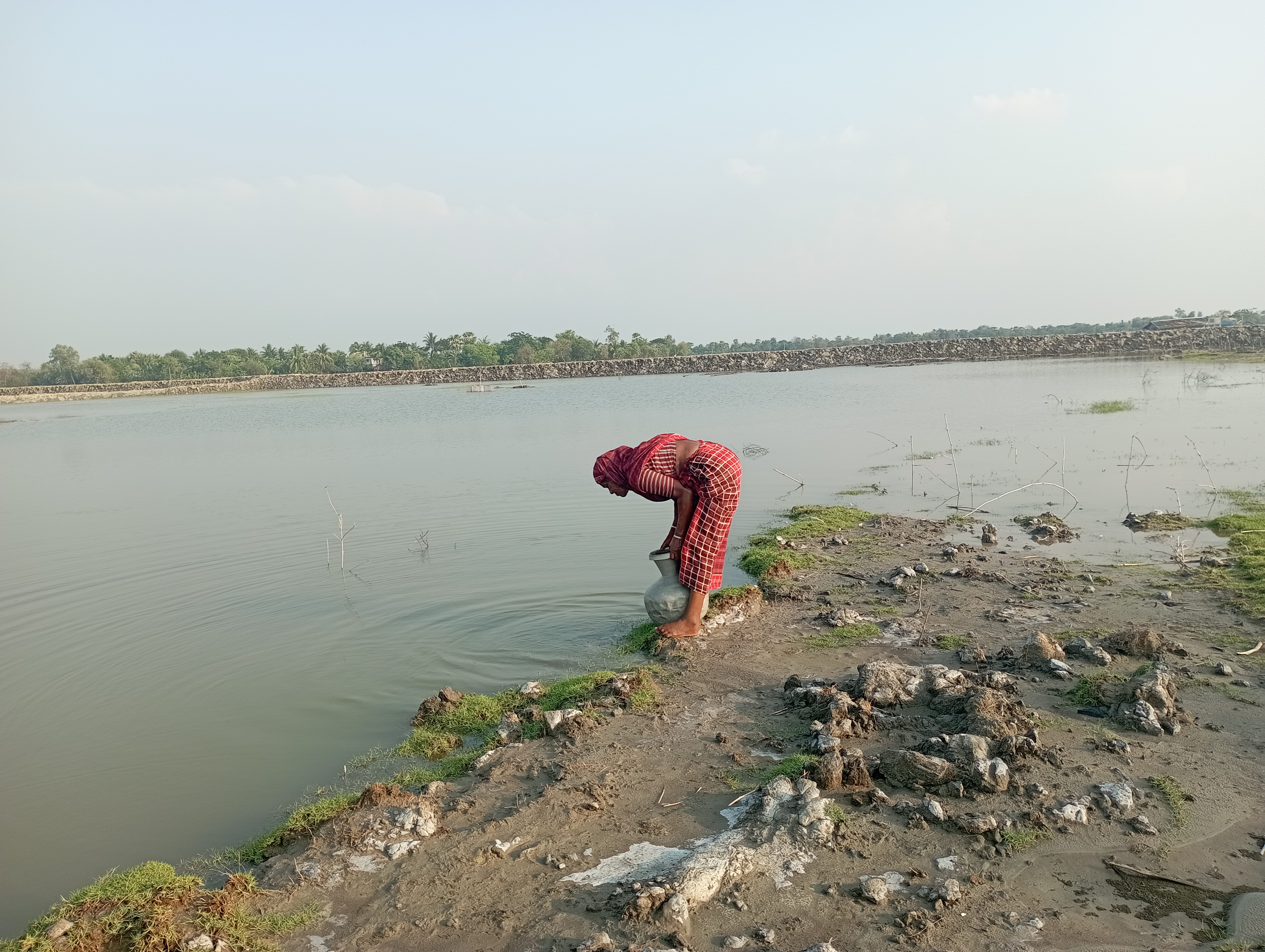 Bangladesh: Climate crisis magnifies discrimination against “invisible” sanitation workers
