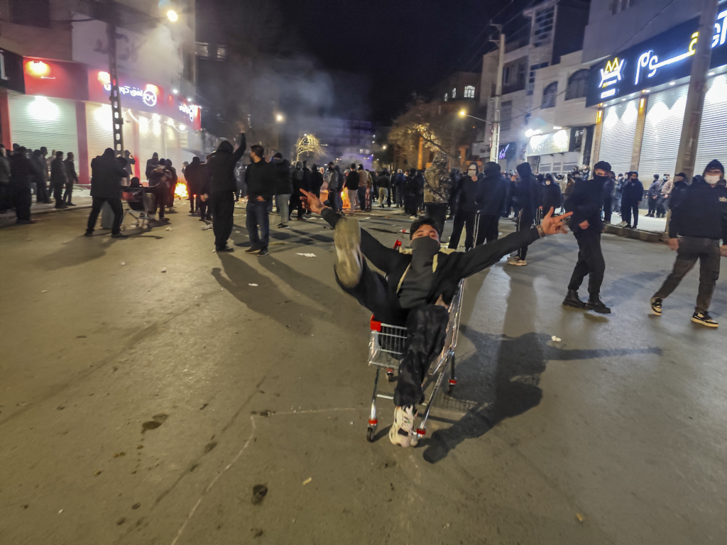 Iran: Internet shutdown hides violations in escalating deadly crackdown on protesters 