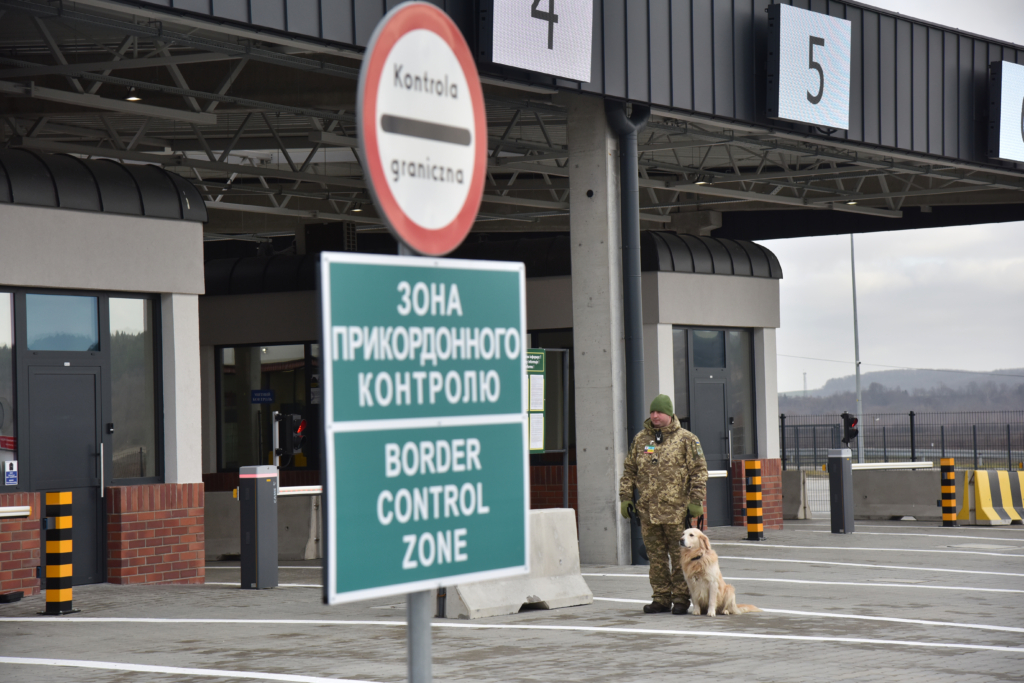 Poland: Stop cooperating with ICE on unlawful returns of Ukrainians