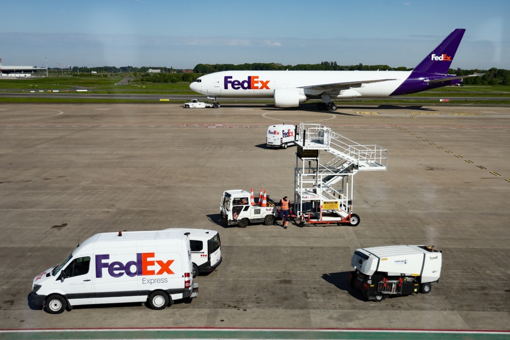 Belgium: Amnesty International joins complaint against FedEx for unlawful arms transit to Israel
