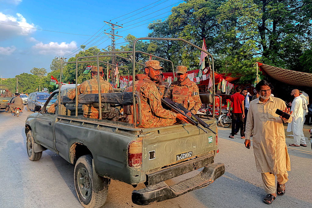 Pakistan: Authorities must lift communications blackout following reports of lethal force used against protesters amid elections