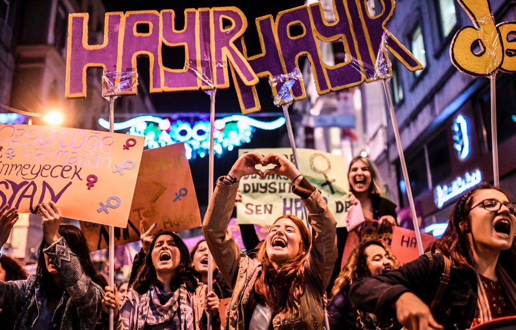 Turquía: La marcha del Día Internacional de la Mujer debe celebrarse “sin prohibiciones, palizas ni otros actos de violencia policial” - Amnistía Internacional