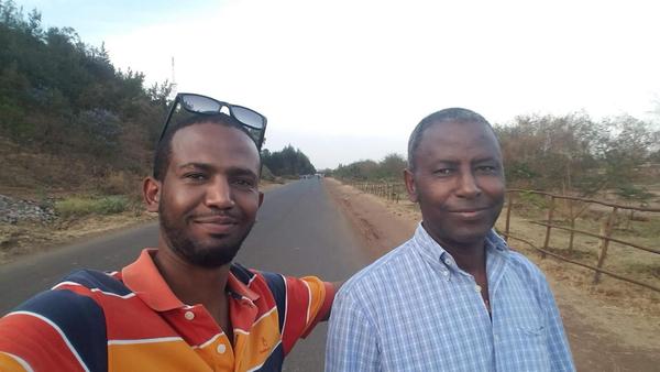 El profesor etíope Meareg Amare y su hijo Abrham.