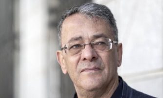 Túnez: Las autoridades deben poner en libertad de inmediato al abogado detenido Ahmed Souab