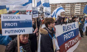 Rusia: Las autoridades intensifican los ataques contra activistas en el exilio y presentan cargos de “terrorismo” contra el Comité contra la Guerra