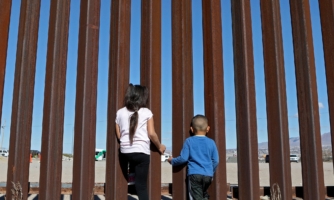 Por qué el racismo estructural guarda una relación estrecha con las políticas migratorias y los sistemas de asilo  