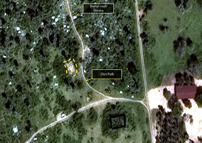 Imágenes por satélite muestran tierra removida en la zona de Buringa, lo que coincide con relatos de testigos y material de vídeo sobre fosas comunes. (c) DigitalGlobe.