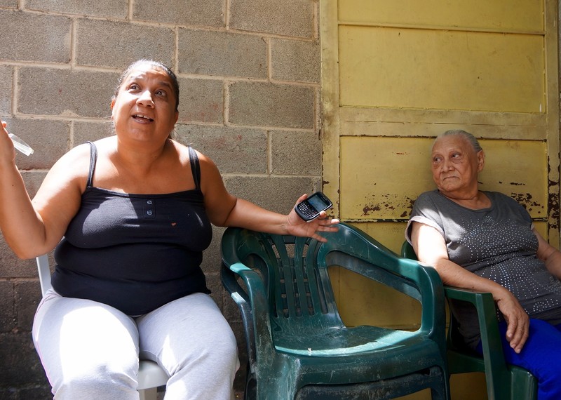 Carmen, 80, no ha podido comprar nada de comida esta semana ©Amnesty International/Josefina Salomon