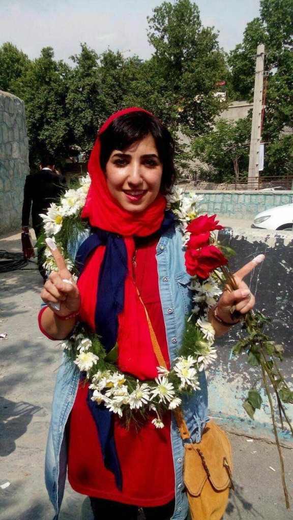 Atena Farghadani, poco después de salir de la prisión de Evin. © Campaign to Defend Political and Civil Prisoners in Iran