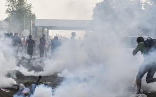 Hungría: Niños separados de sus familias por la policía en el caos fronterizo