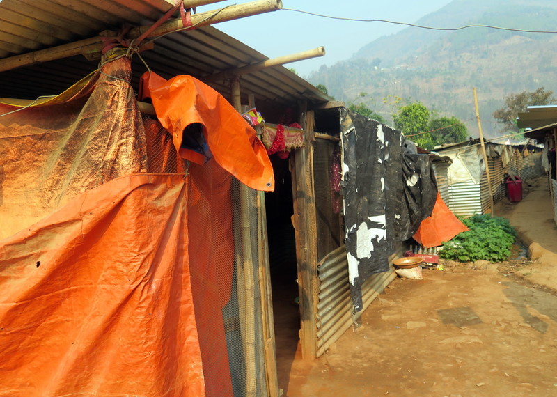 Campamento de personas desplazadas en Nuwakot, región del centro de Nepal. Los terremotos y sus réplicas se cobraron en total 8.856 vidas y dejaron 22.309 heridos. © Amnesty International