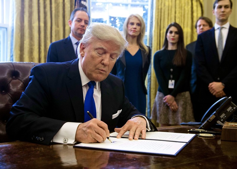 El presidente Trump ha firmado una serie de órdenes ejecutivas restrictivas desde que tomó posesión de su cargo. © NICHOLAS KAMM/AFP/Getty Images