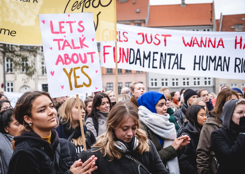 Protesta en Dinamarca para pedir leyes sobre la violación basadas en el consentimiento. © Jonas Persson