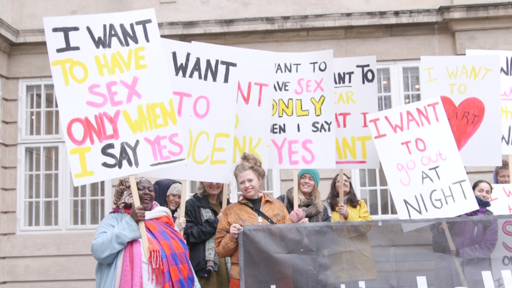 Personas de Dinamarca, junto con la campaña de Amnistía Hablemos del SÍ, llevan tiempo reclamando que el sexo sin consentimiento se considere violación. Fotografía: Amnesty International Denmark