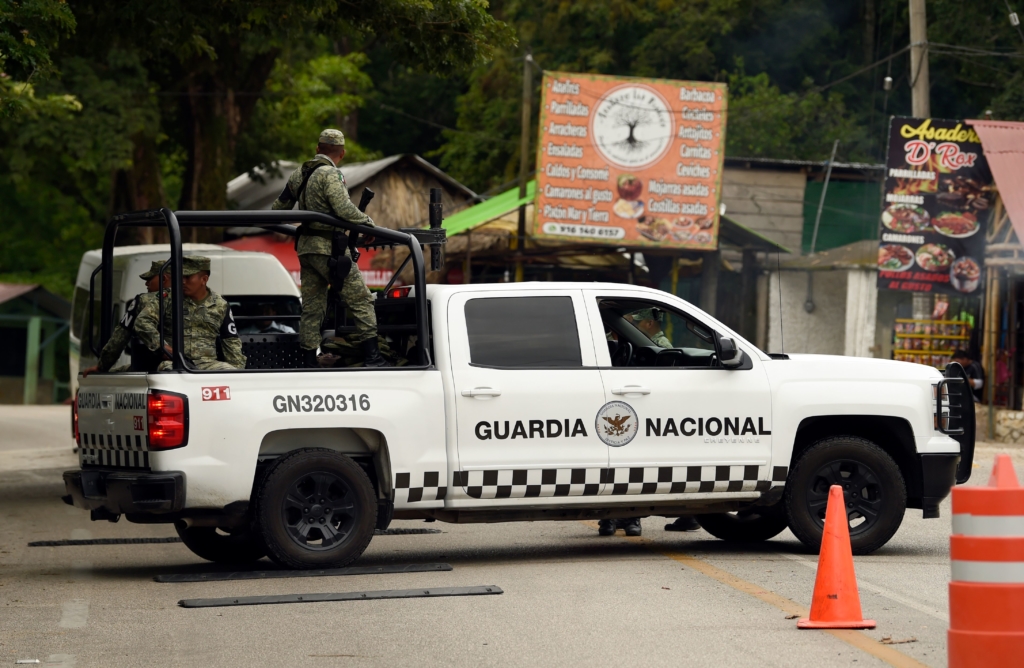 La función más visible de la Guardia Nacional hasta la fecha ha sido interceptar a personas migrantes y solicitantes de asilo centroamericanas (ALFREDO ESTRELLA/AFP via Getty Images)