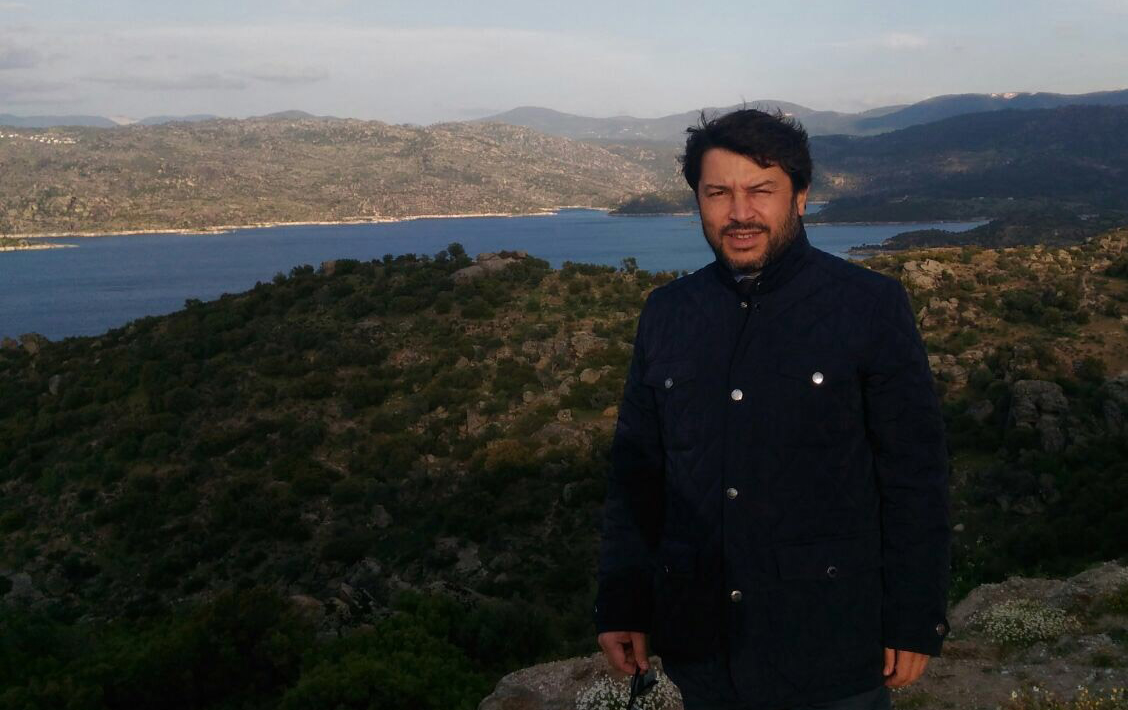 Taner Kılıç en la montaña.