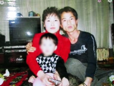 Koo Jeong-hwa con su esposo e hijo.